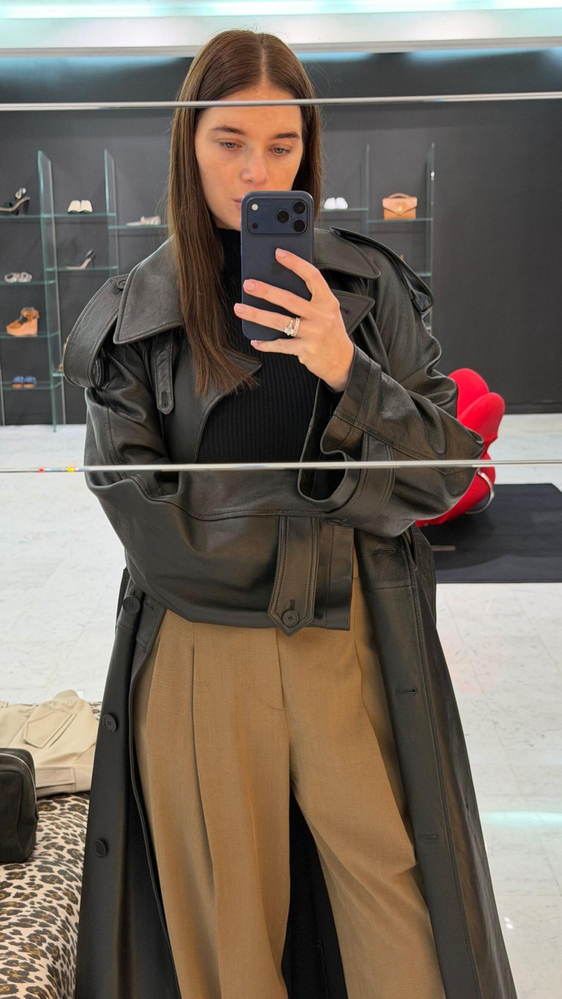 Як вибрати універсальний тренч на весну 2026: "луки" дружини Усика та Полякової